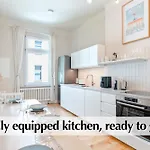 Appartamento Calm Escape - 75m2 Altbau-apartment, 2br, Smart-tv, Garden Berlino