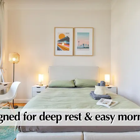 Calm Escape - 75m2 Altbau-apartment, 2br, Smart-tv, Garden Daire Berlin